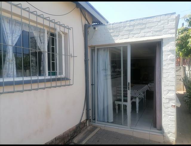 4 BEDROOM HOUSE FOR SALE IN ANNADALE